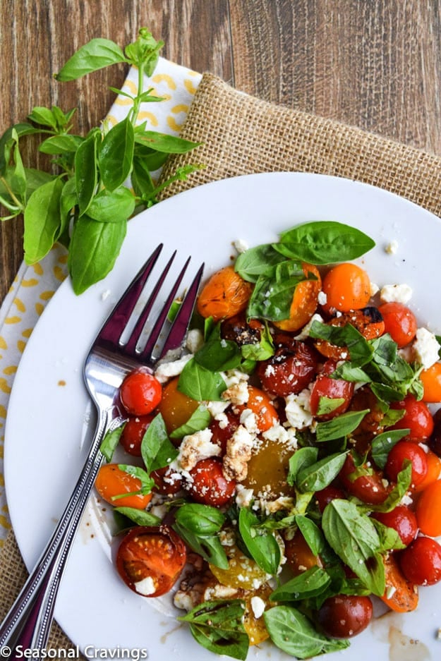 Grilled-tomato-salad on a plate