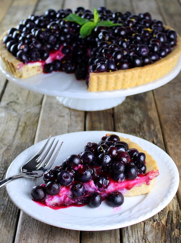 Blueberry tart with shortbread crust