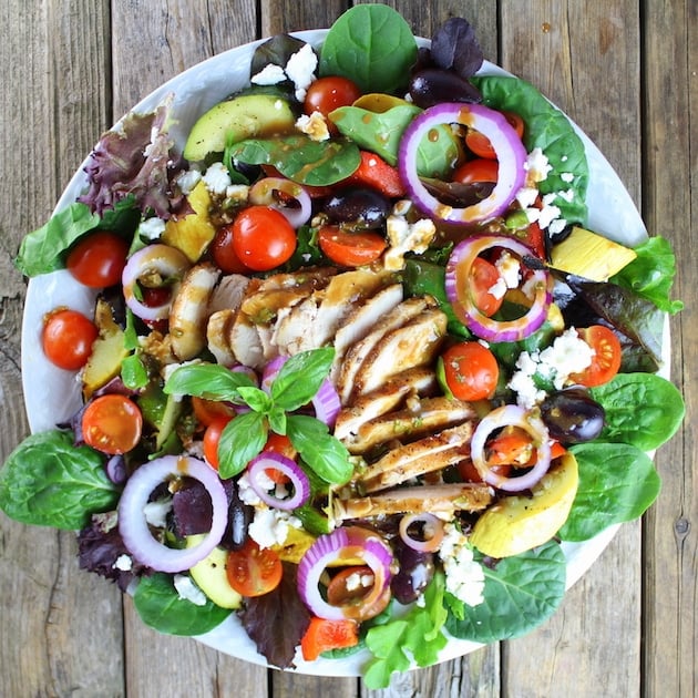 Plate of fresh veggies with sliced grilled Chicken 