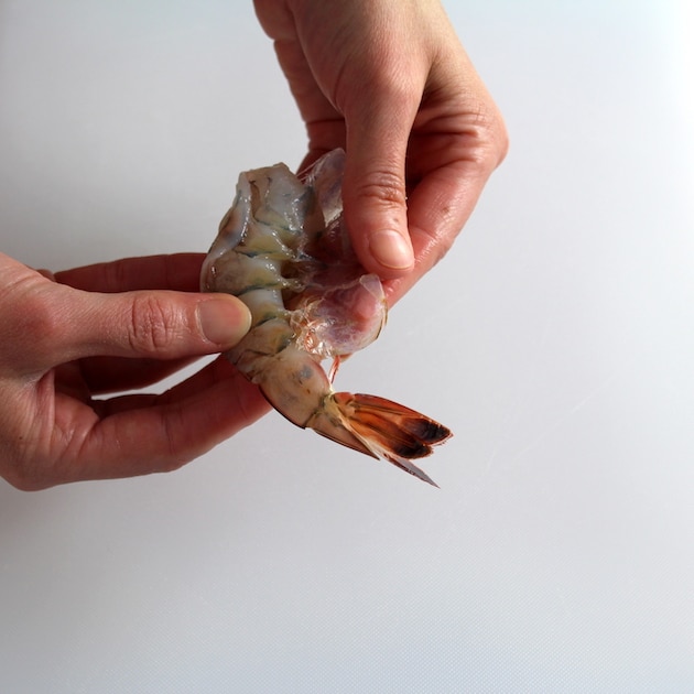 How to remove shell from shrimp