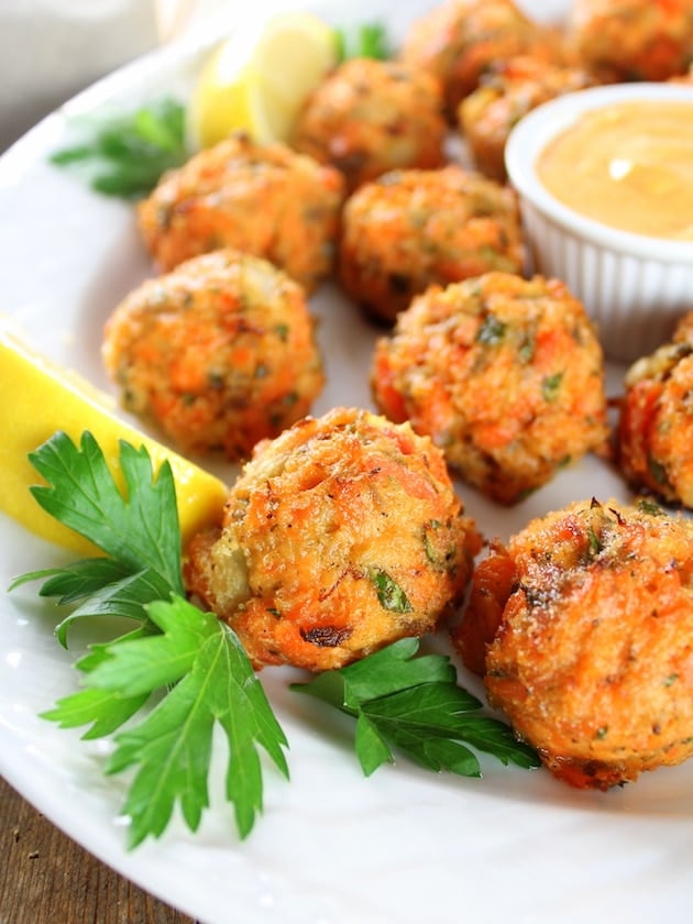 Mini Salmon Cakes with Sriracha Lemon Aioli on a platter.