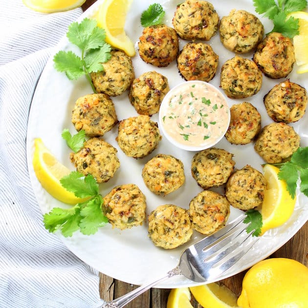 Tuna Cakes with Spicy Lemon Yogurt Sauce (Low-carb, low fat, high-protein)