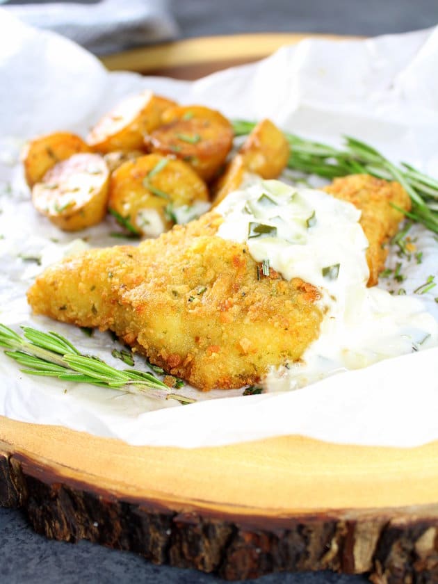 Breaded fish filet with tartar sauce