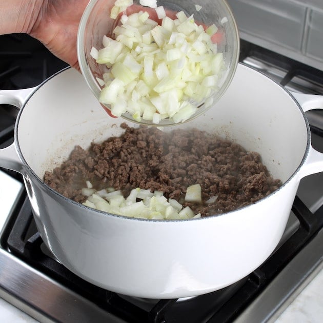 Adding onion to ground beef in soup pot