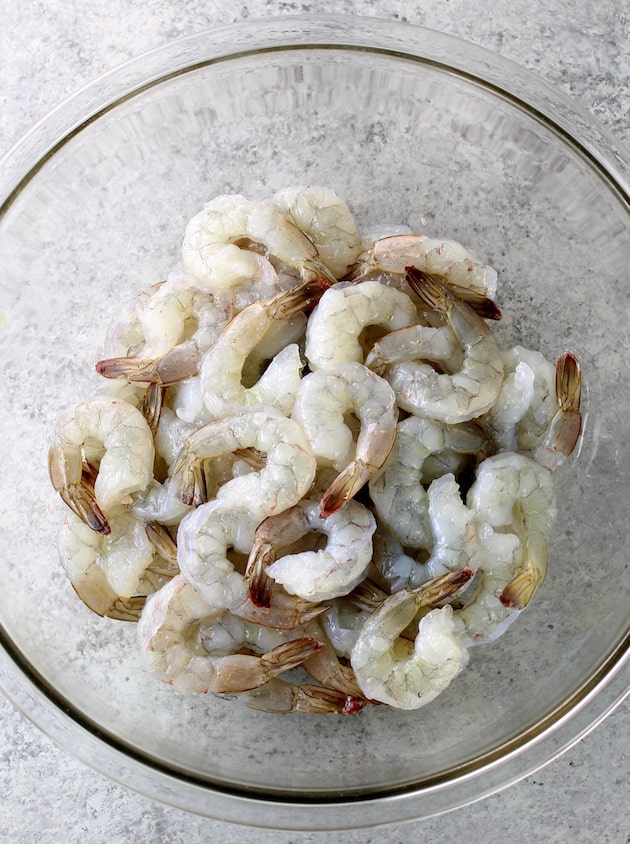 Easy Sheet Pan Lemon Pepper Shrimp (Uncooked shrimp in a large mixing bowl)