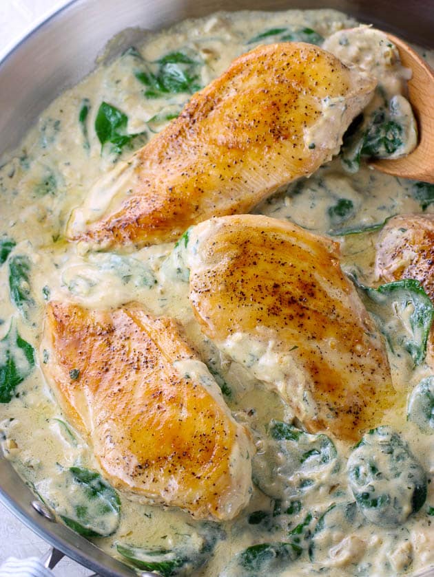Cooked chicken florentine in sauce - close up