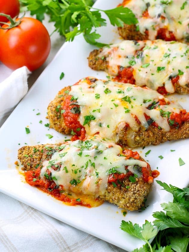 Breaded chicken cutlets with red sauce and melted mozzarelle