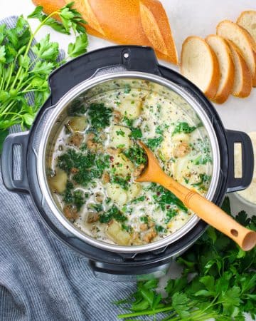 instant pot full of zuppa toscana