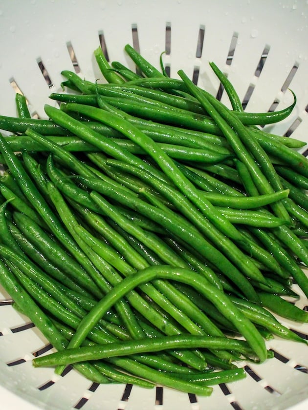 Beans rinsed and draining in a colander.