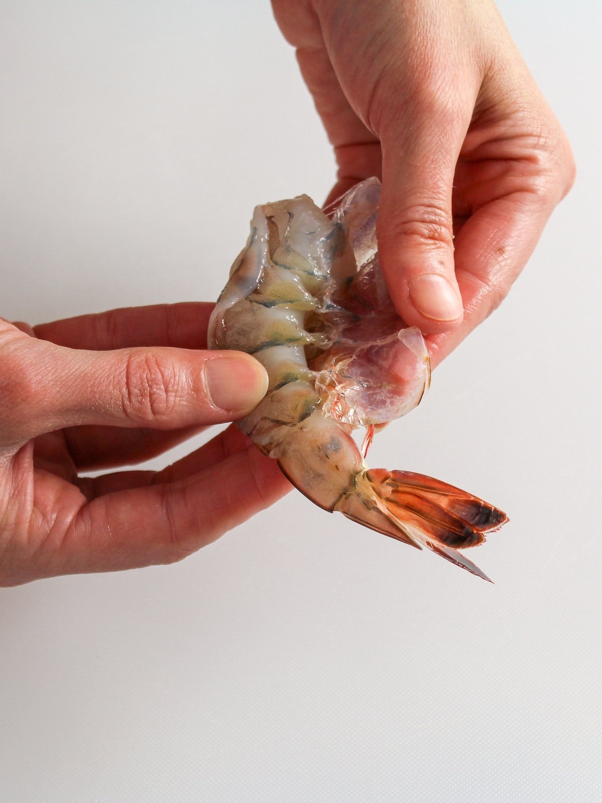 How to remove the shell from shrimp.